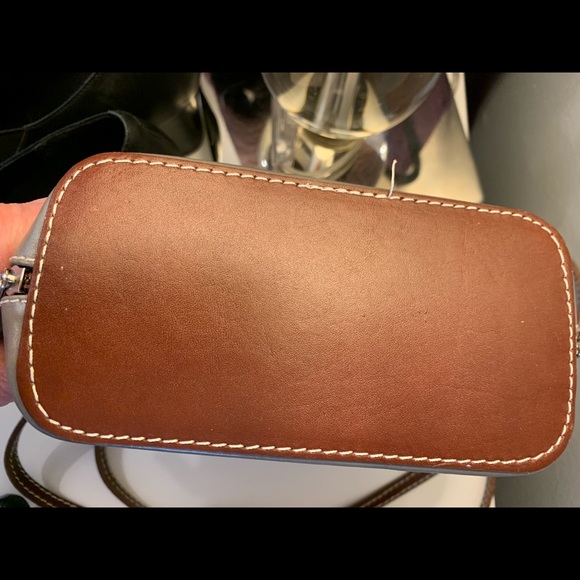 EUC - Vera Pelle bucket style Purse - Picture 6 of 6